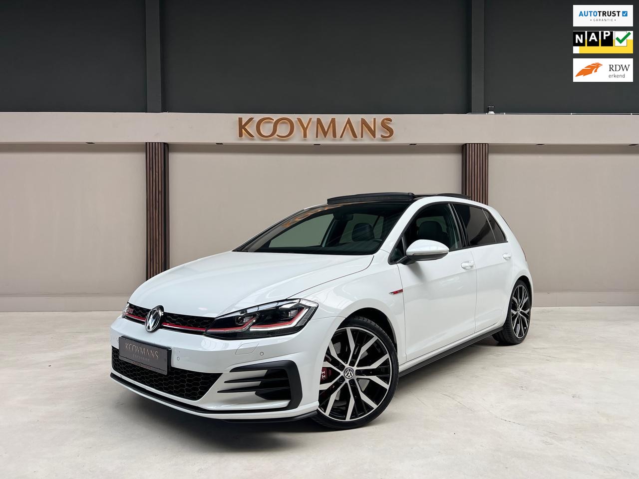 Volkswagen Golf - 2.0 TSI GTI Performance PANO/LEDER/DCC/CAMERA/CARPLAY/PDC/ACC/KEYLESS/BLINDSPOT FULL OPTIO - AutoWereld.nl