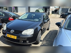 Volkswagen Golf - 1.6 FSI Trendline