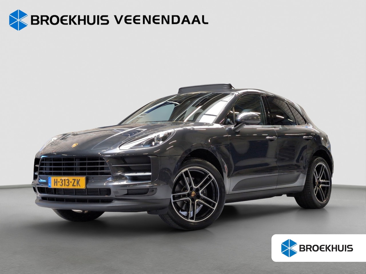 Porsche Macan - Porsche 2.0 | Luchtvering | 1e eigenaar | Dealeronderhouden | Panoramadak | Trekhaak - AutoWereld.nl