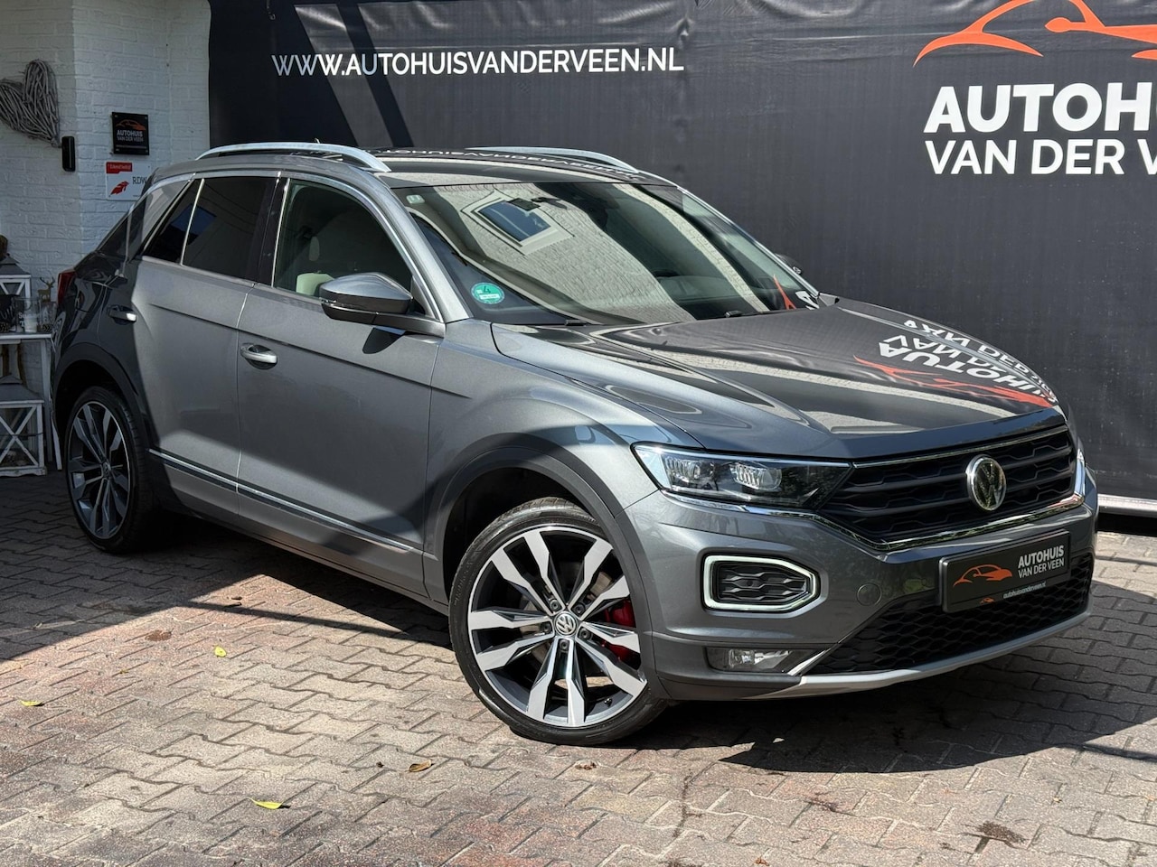 Volkswagen T-Roc - 2.0 TSI 4Motion Sport ACC/DAB/Carplay/19 inch Wielen/Etc - AutoWereld.nl