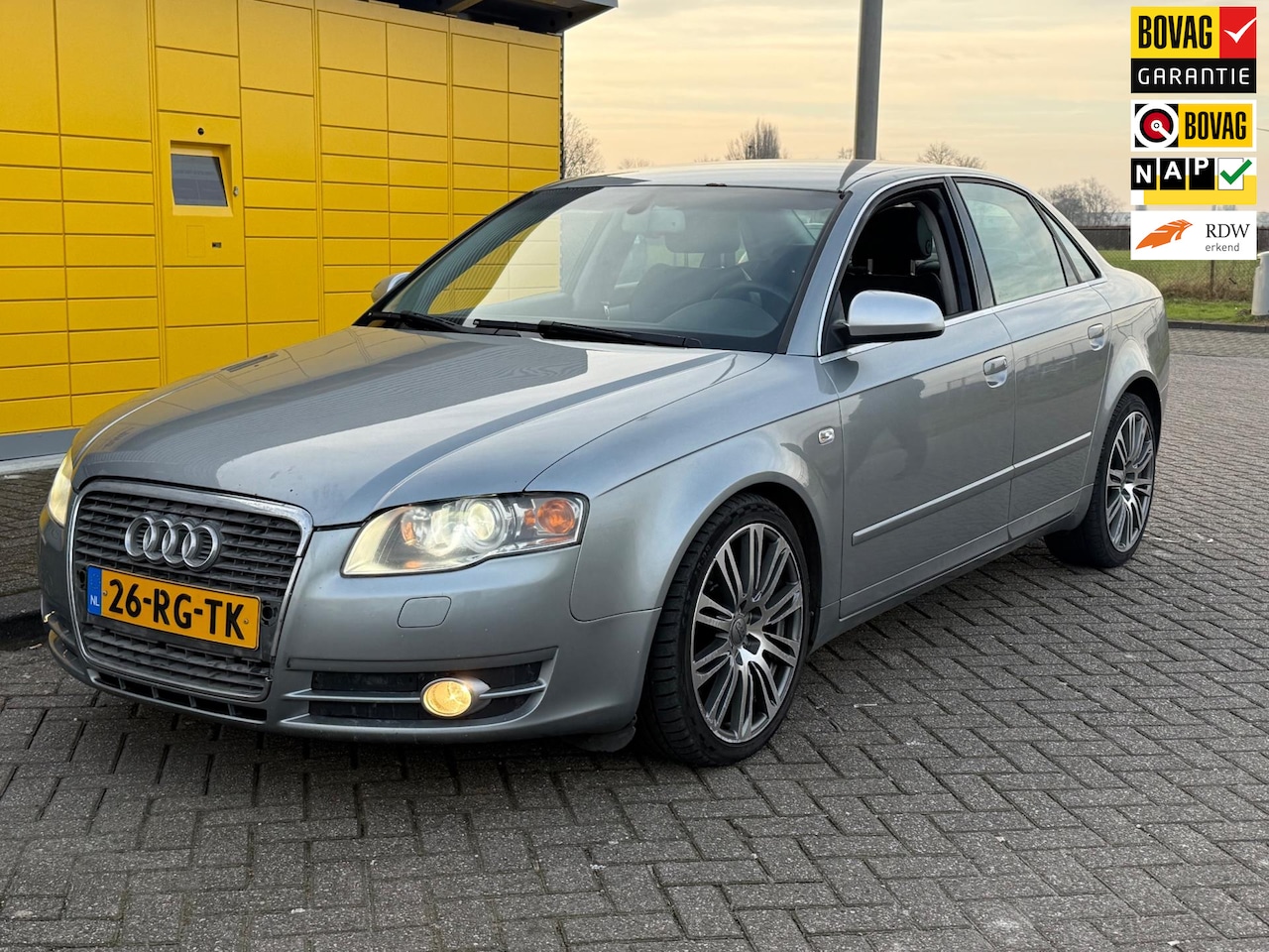 Audi A4 Limousine - 3.2 FSI Quattro Automaat 256PK Xenon Leer Navi Pdc - AutoWereld.nl