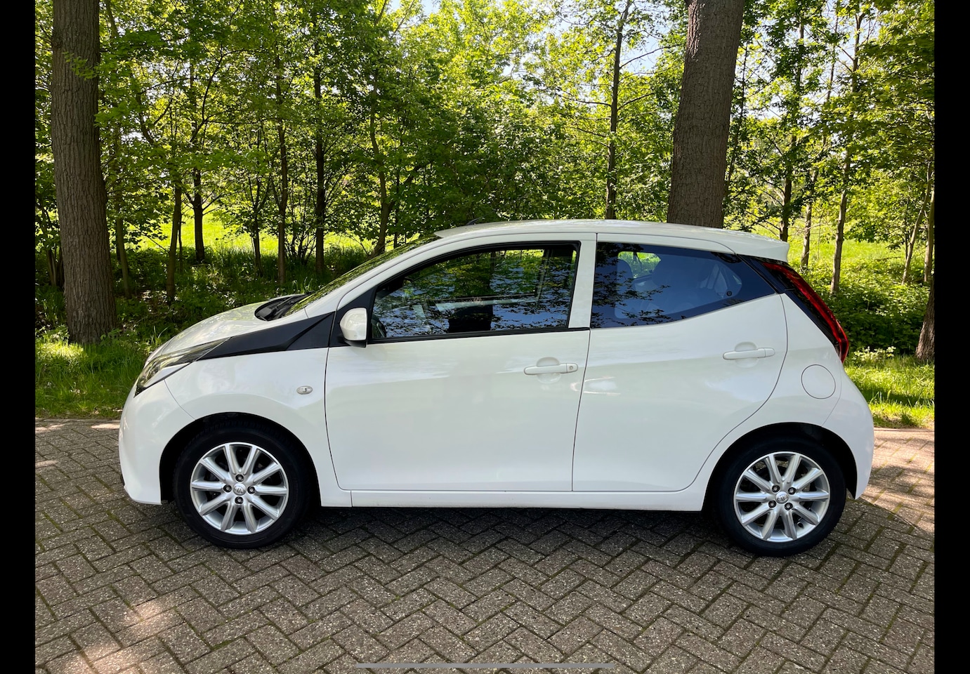 Toyota Aygo - 1.0 VVT-i x-play CarPlay en achteruitrijcamera + 4 nieuwe banden - AutoWereld.nl