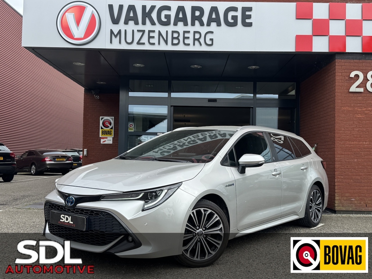 Toyota Corolla Touring Sports - 2.0 Hybrid Executive // 180 PK!! // NAVI // CAMERA // CLIMA // ADAPTIVE CRUISE // - AutoWereld.nl
