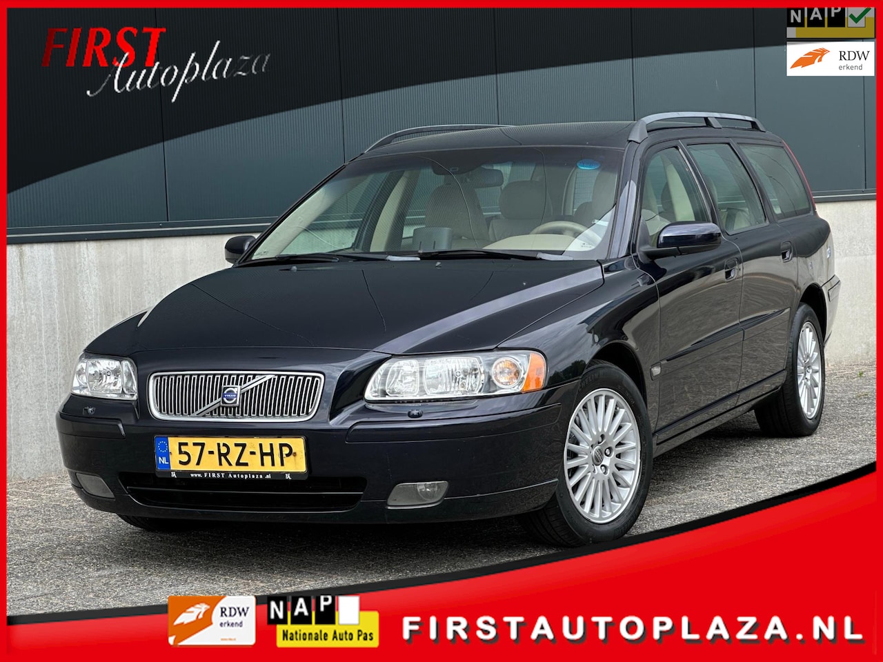 Volvo V70 - 2.5T Ocean Race AUTOMAAT NAVI/LEDER/CRUISE | NETTE AUTO ! - AutoWereld.nl