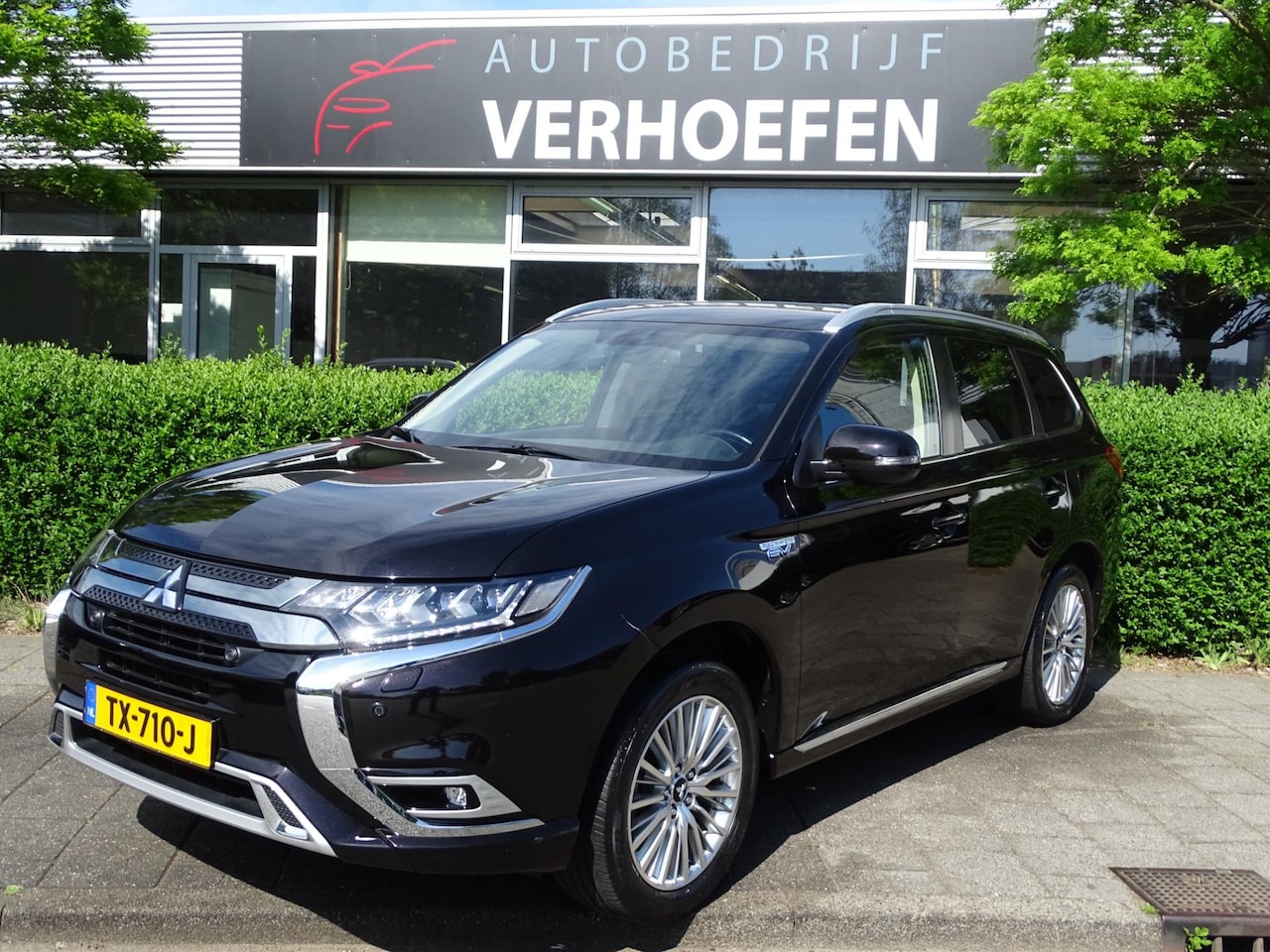 Mitsubishi Outlander - 2.4 PHEV Intense - TREKHAAK - STOELVERWARMING - CRUISE / CONTROL - DAB+ - PARKEERCAMERA - AutoWereld.nl
