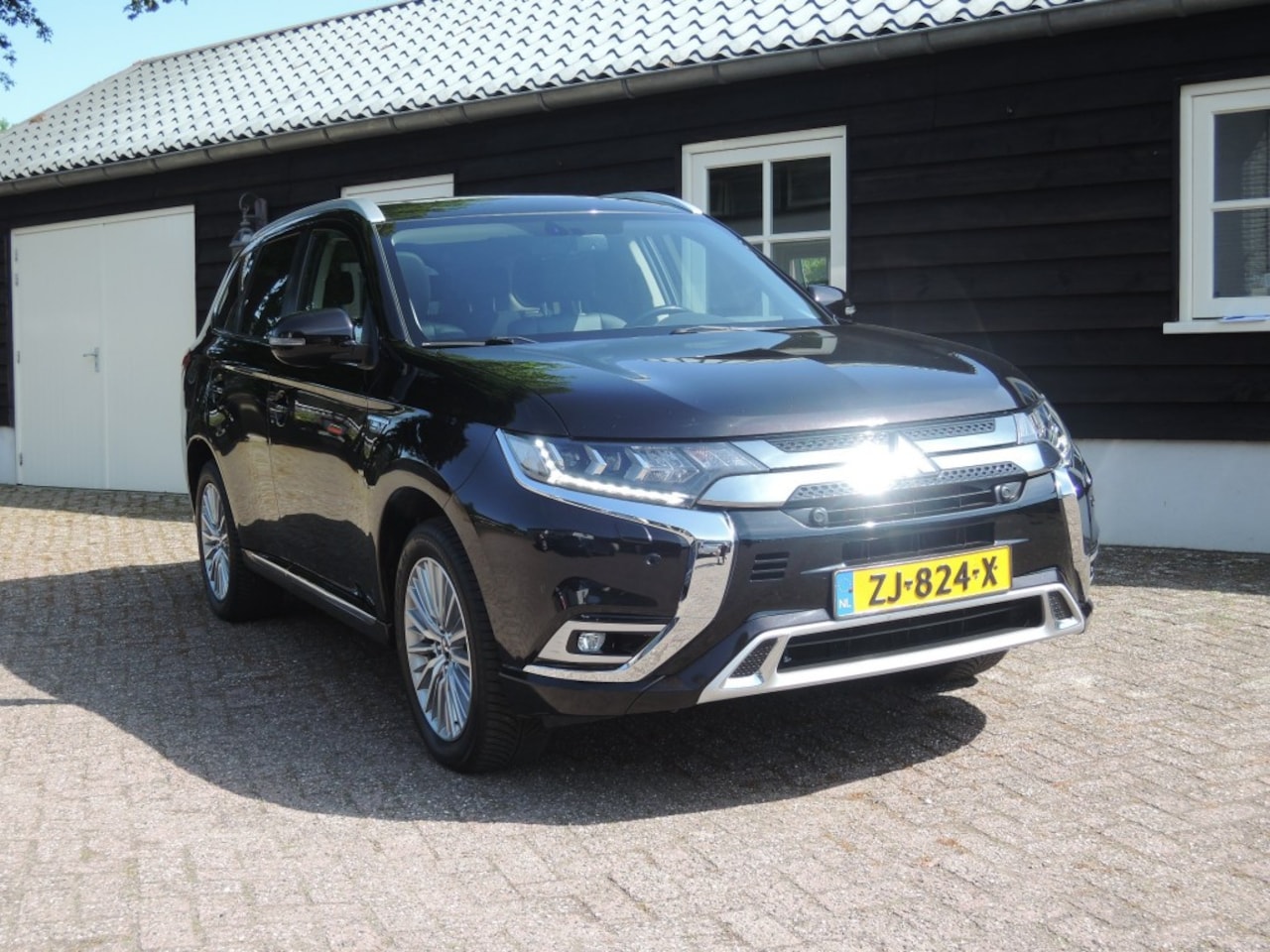 Mitsubishi Outlander - 2.4 PHEV Intense 2.4 PHEV INTENSE+ - AutoWereld.nl