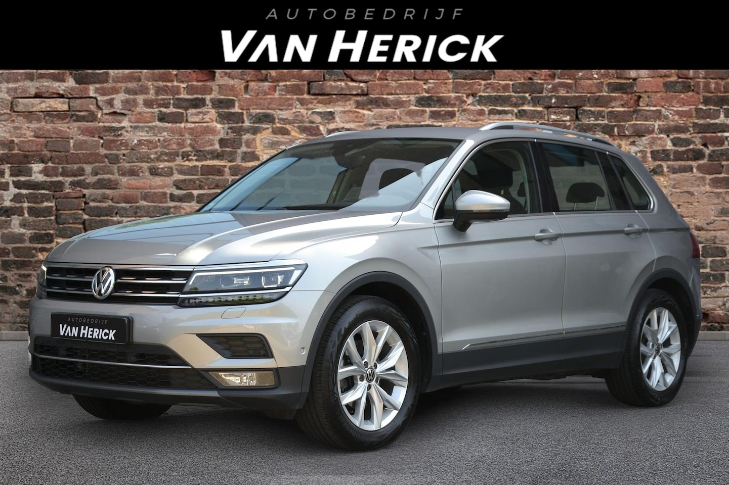 Volkswagen Tiguan - 1.5 TSI ACT Comfortline Automaat 150PK | Wegklapbare Trekhaak | ACC | LED | Head-up | Stoe - AutoWereld.nl