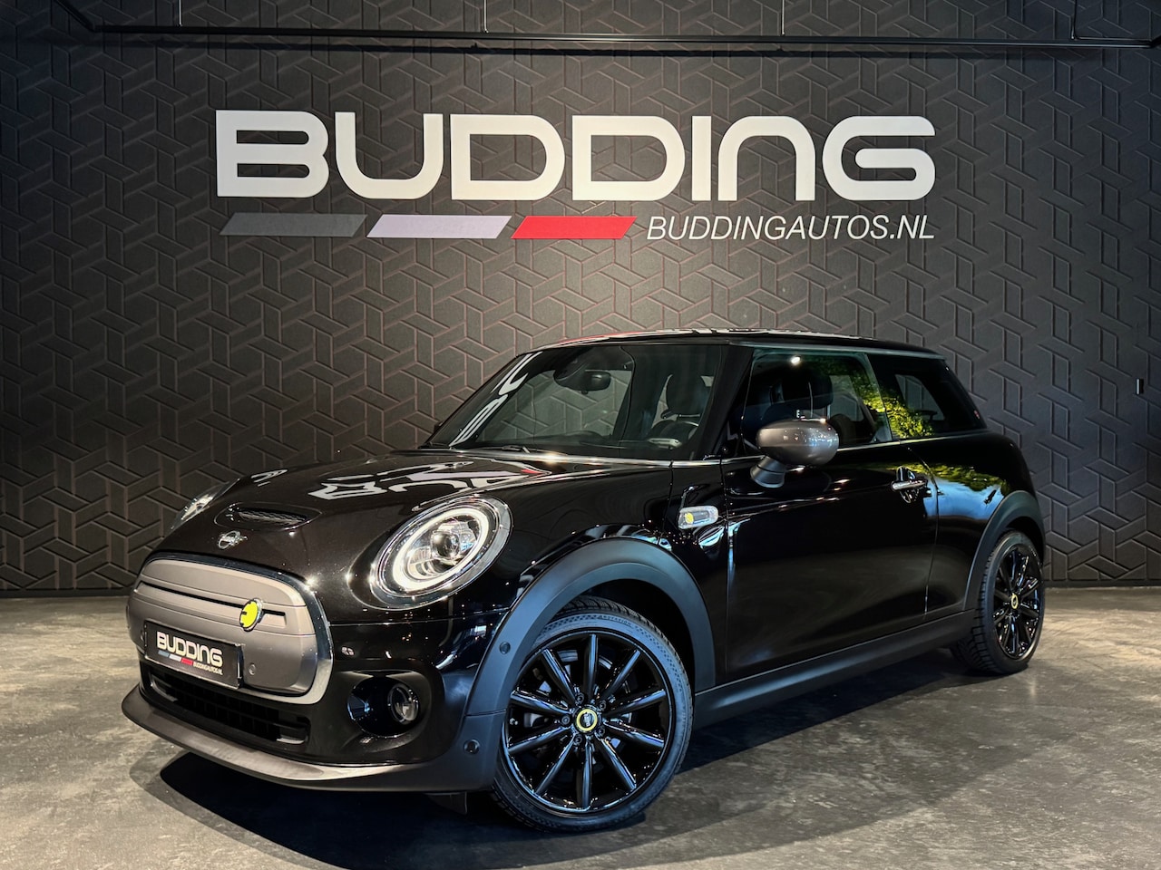 MINI Mini-Electric - Charged 33 kWh | Head-up | Camera - AutoWereld.nl