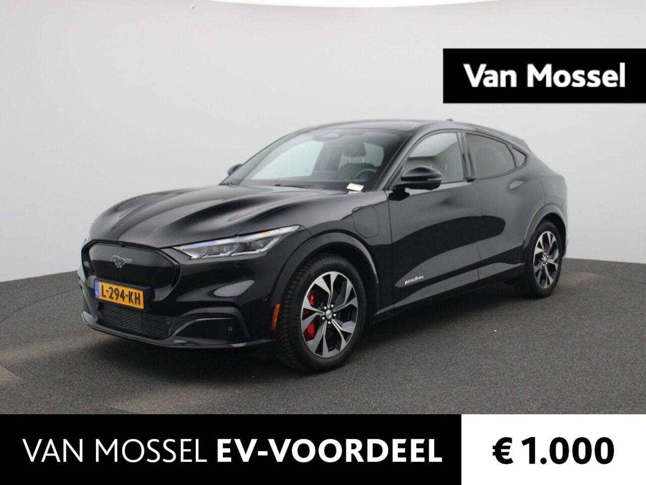 Ford Mustang Mach-E - AWD 75 kWh | Achteruitrijcamera | Parkeersensoren | Stoelverwarming | Stuurverwarming | - AutoWereld.nl