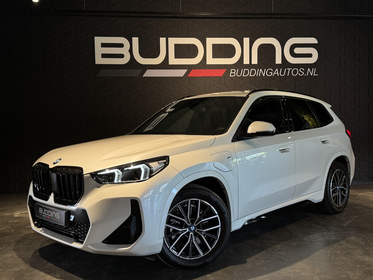 BMW X1 - xDrive30e | M-sport | Pano | Driving Assist - AutoWereld.nl