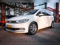 Volkswagen Touran - 1.4 TSI Highline R | 7 persoons | Automaat | Cruise Control | Camera | Parkeer hulp | Navi