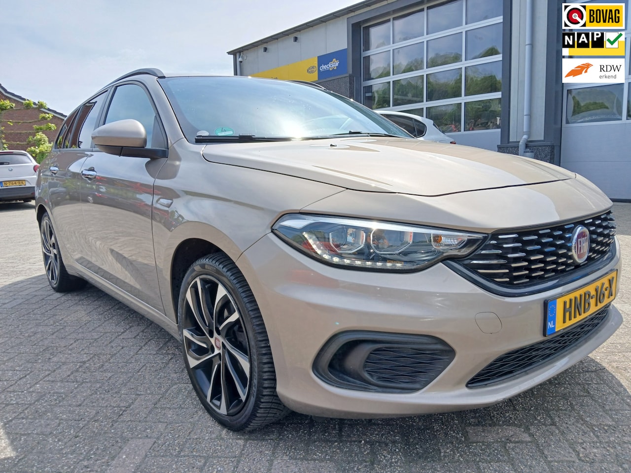 Fiat Tipo - 1.4 T-Jet 16v Business Lusso - LPG G3 - Navigatie - Trekhaak - AutoWereld.nl