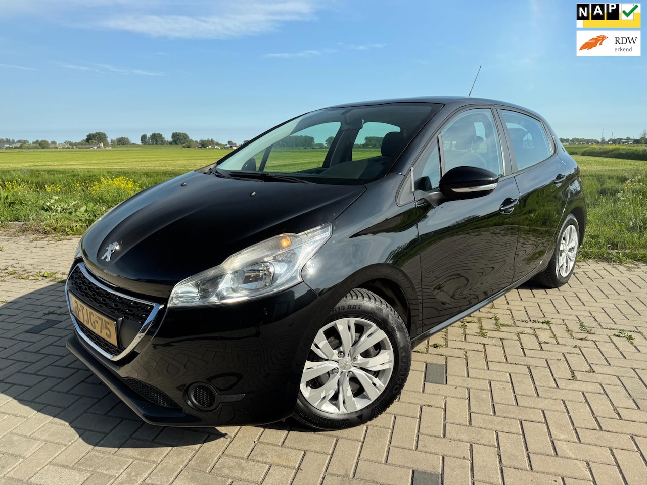 Peugeot 208 - 1.2 VTi Blue Lease Executive Airco 5 Deurs Groot scherm Trekhaak Bluetooth - AutoWereld.nl