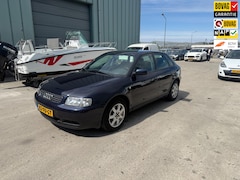 Audi A3 - 1.6 Attraction AUTOMAAT 5DEURS CLIMA