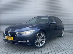 BMW 3-serie Touring - 328iA SPORTLINE * ADAPT. LED, NAVI PROF, PANORAMA, KEYLESS, 18-inch LMV, ALARM * VOL DEALE