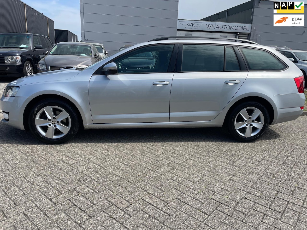 Skoda Octavia Combi - 1.4 TSI Greentech Ambition Garantie nieuwe Distributie ketting - AutoWereld.nl