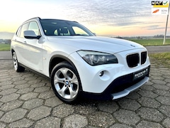 BMW X1 - SDrive18i Executive 5D OPENDAK / PANORAMA / XENON / NAVI SCHERM / VELGEN