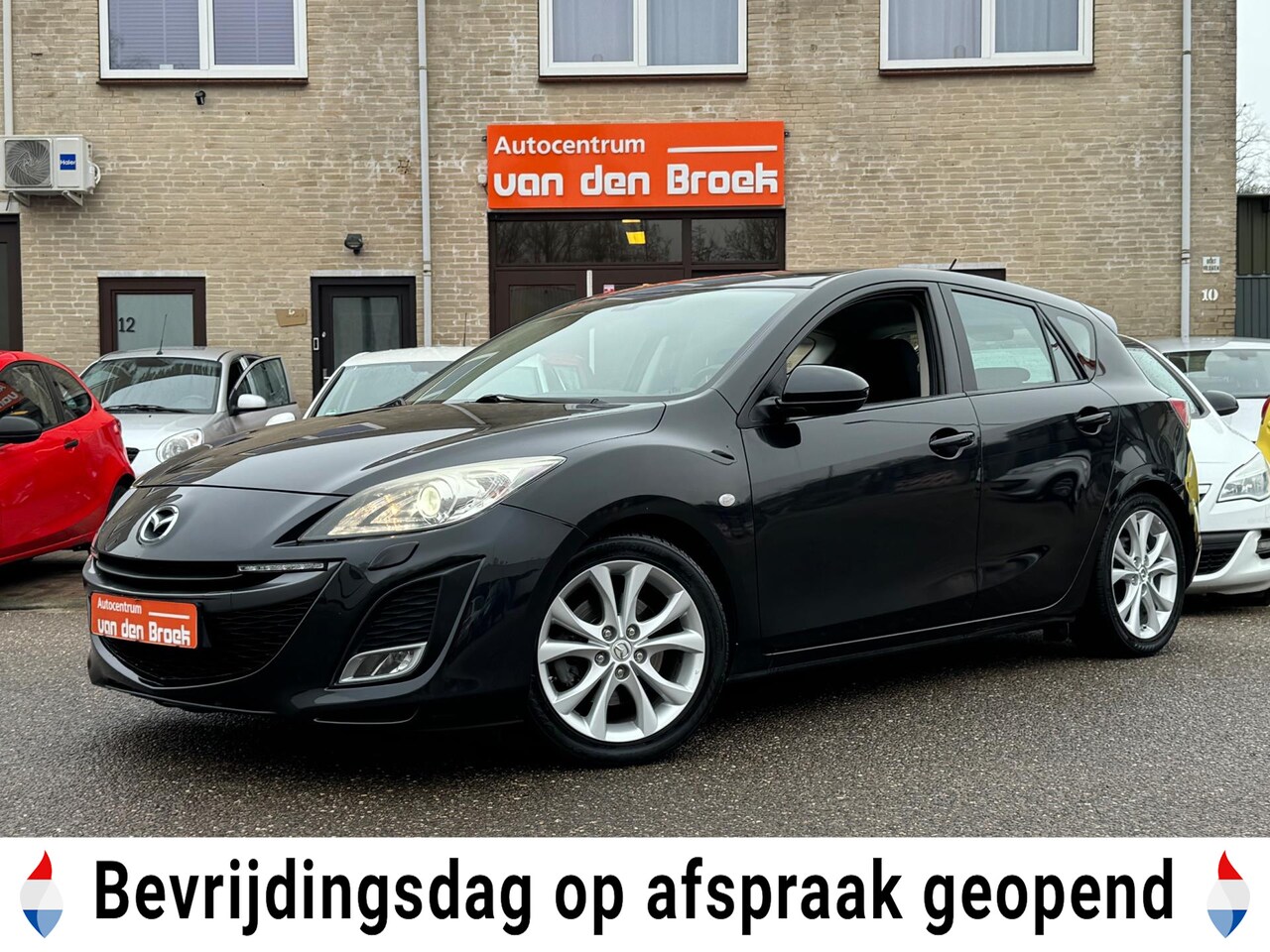Mazda 3 - 2.0 DiSi GT-L Xenon Navi Keyless Go Climate Cruise Ctr Stoelverw Pdc - AutoWereld.nl