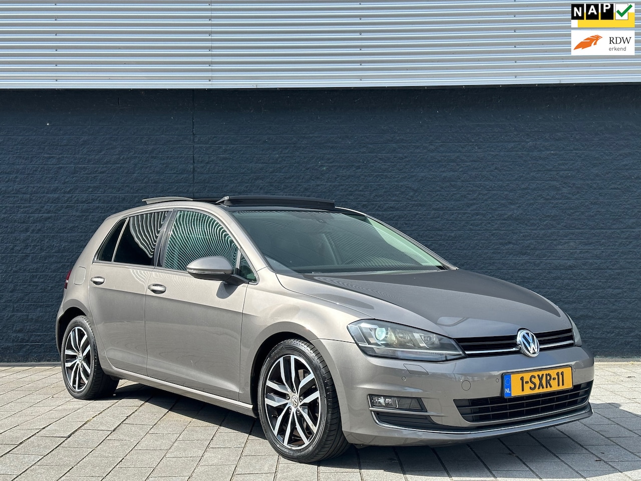 Volkswagen Golf - 2.0 TDI Highline/NAP/Panorama/Leer/Trekhaak/Led/Xenon/Key Less - AutoWereld.nl