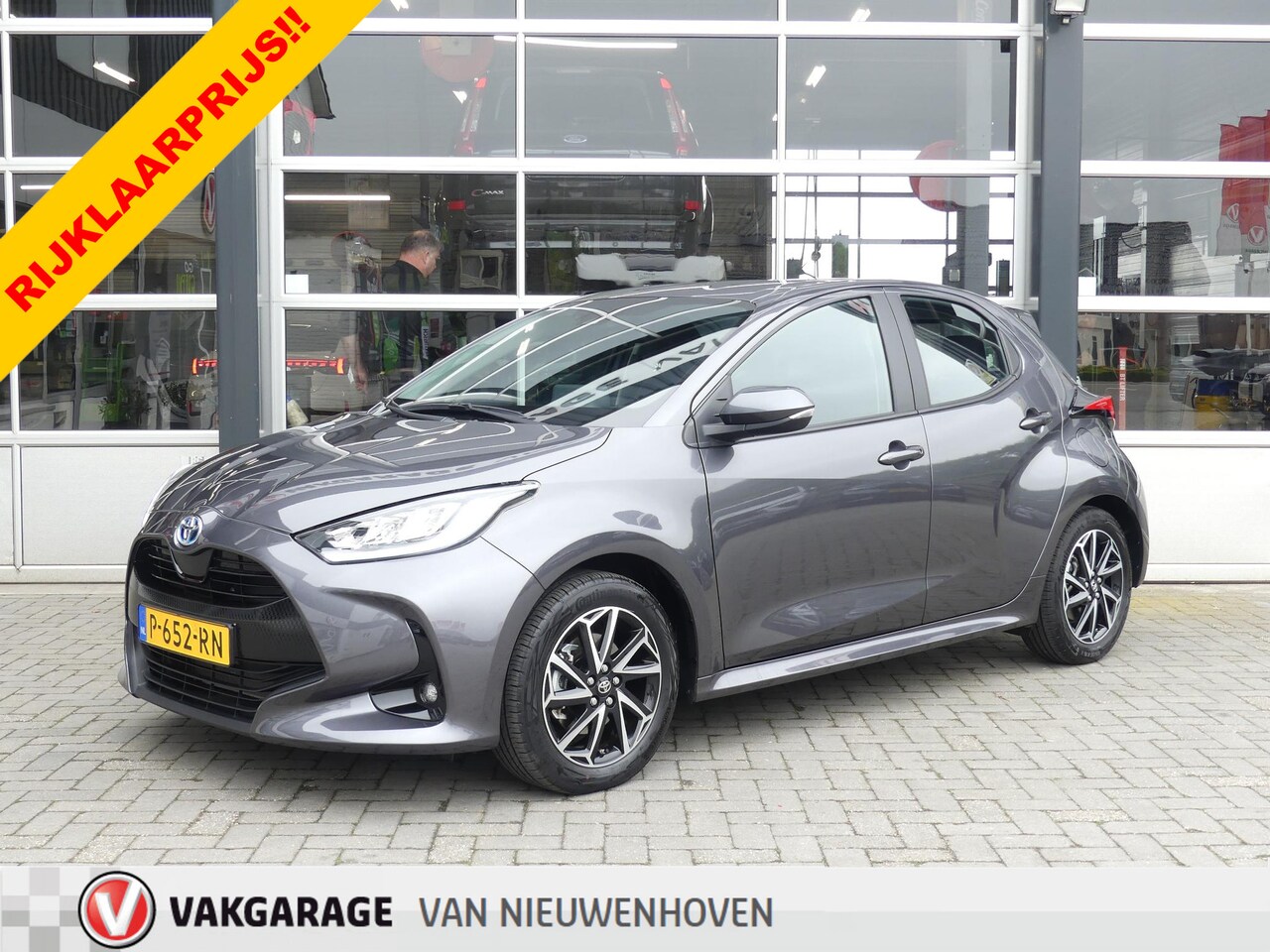 Toyota Yaris - 1.5 Hybrid Dynamic *10 jaar garantie - AutoWereld.nl
