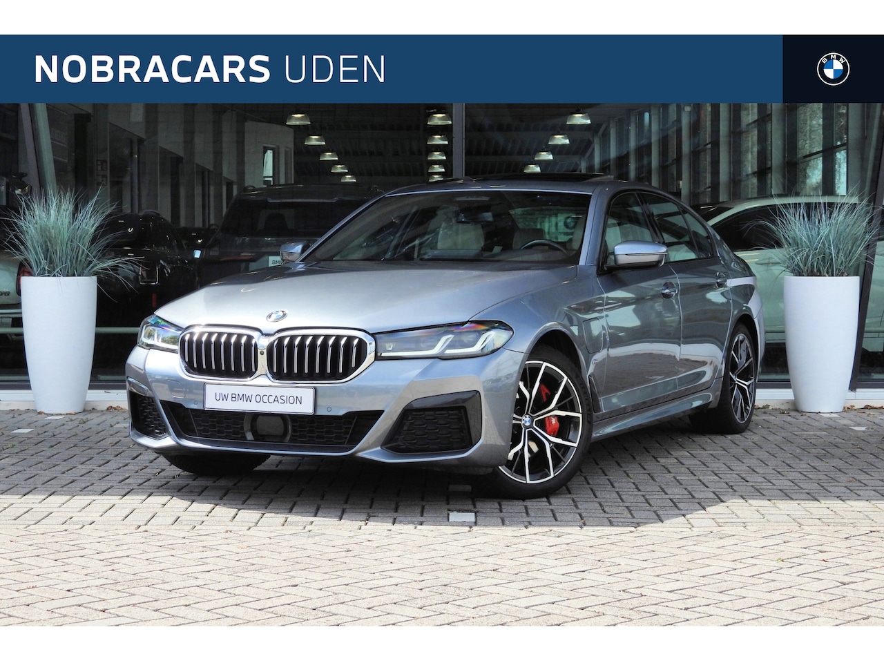 BMW 5-serie - 530e High Executive M Sport Automaat / Schuif-kanteldak / Trekhaak / Adaptieve LED / Parki - AutoWereld.nl
