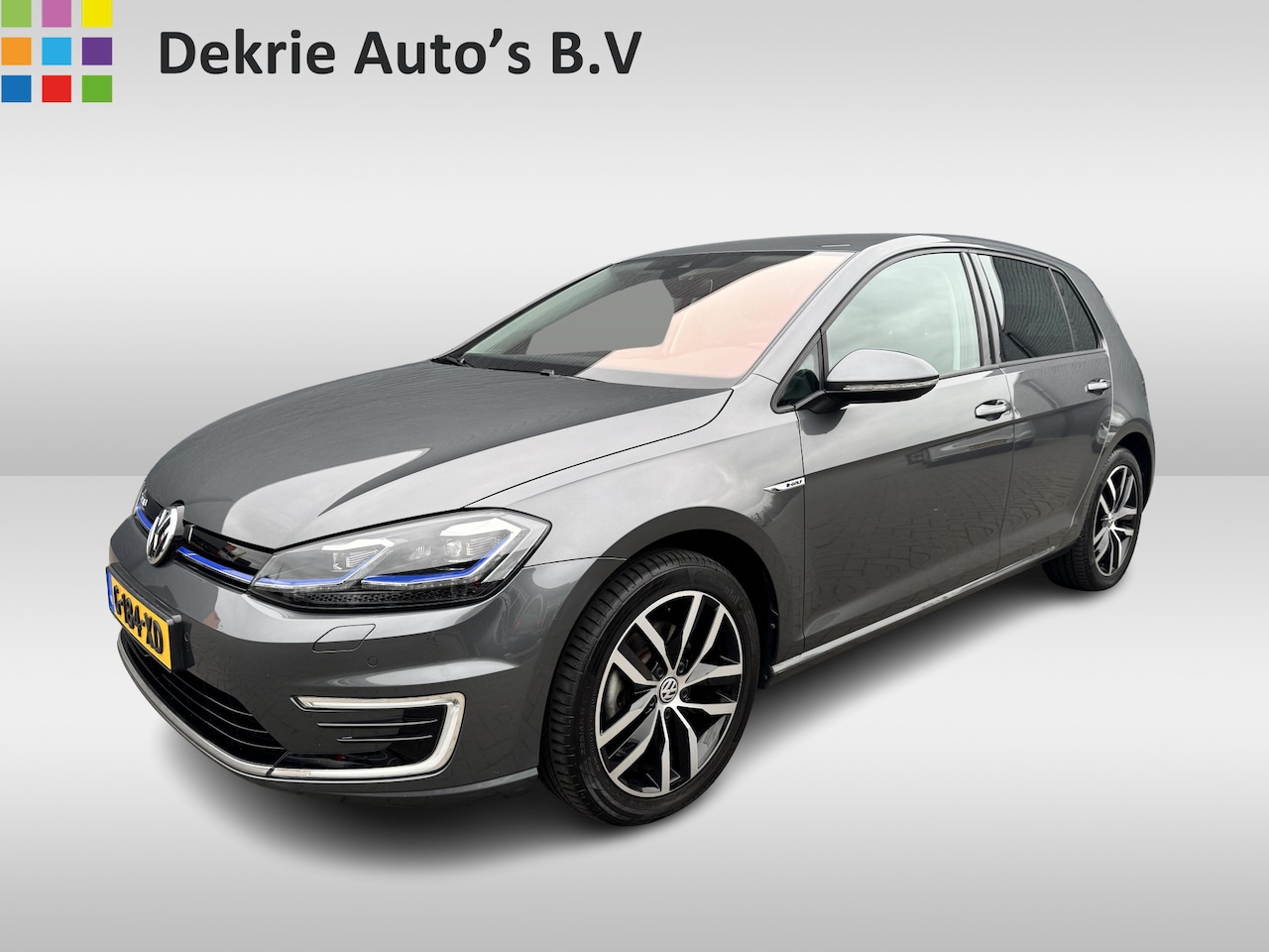Volkswagen e-Golf - 100kw / 35.8kWH 100%EV. / Navigatie / Stoelverwarming /Bestuurders-pakket / Light Assist / - AutoWereld.nl