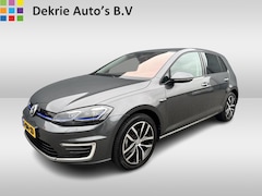 Volkswagen e-Golf - 100kw / 35.8kWH 100%EV. / Navigatie / Stoelverwarming / Bestuurders-pakket / Light Assist