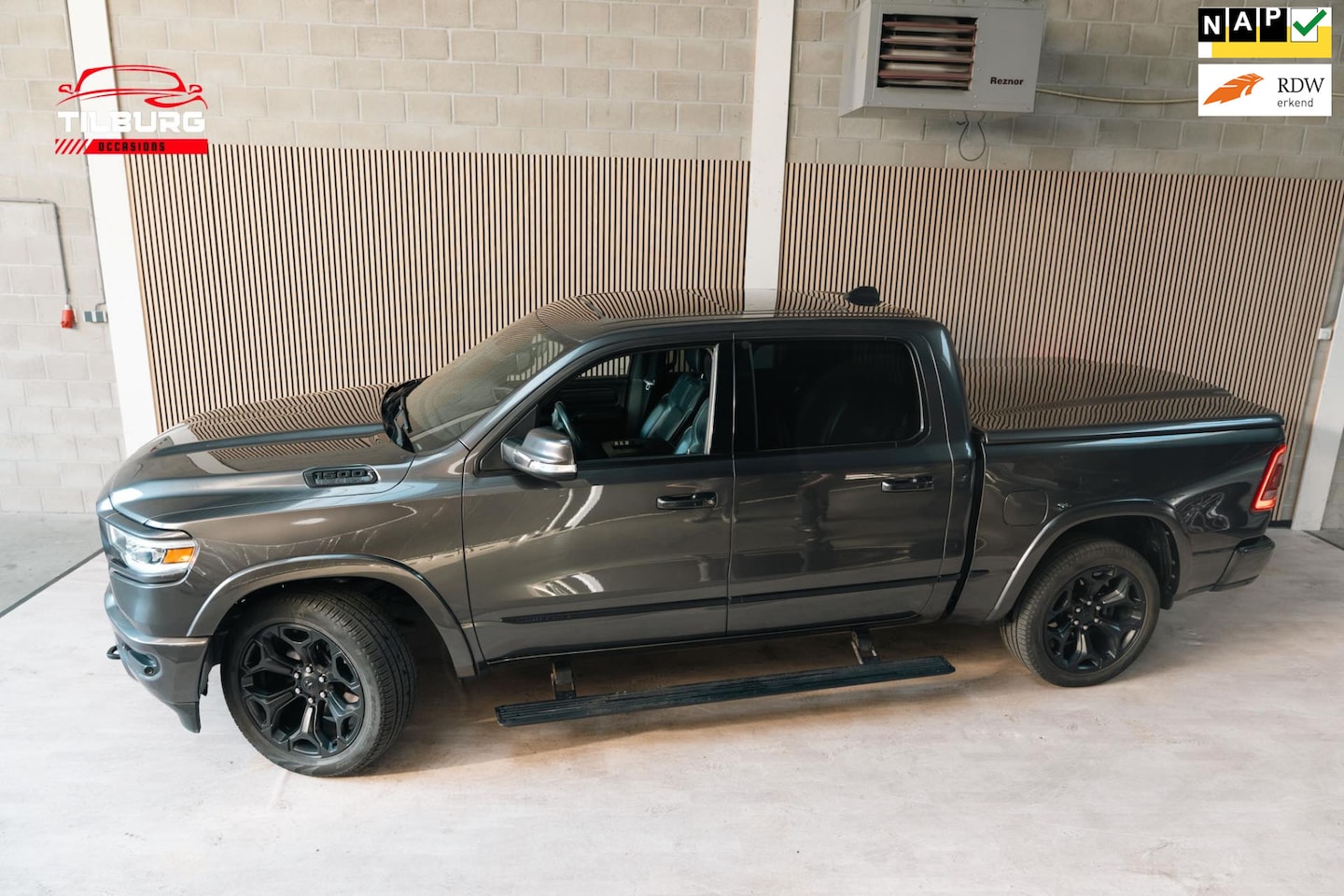 Dodge Ram 1500 - 5.7 V8 4x4 Crew Cab Limited Ex BTW |ACC | PANO |NAP| - AutoWereld.nl