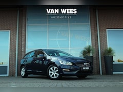 Volvo V60 - 1.6 D2 Kinetic | 2e eigenaar | Trekhaak | Navi | Bluetooth | PDC | Origineel | 16 inch | C