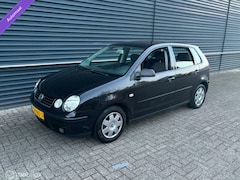 Volkswagen Polo - 1.4-16V Highline AUTOMAAT/ STOELVERWARMING /CLIMATRONIC /LM VELGEN/ 4ELECTRISCH RAMEN