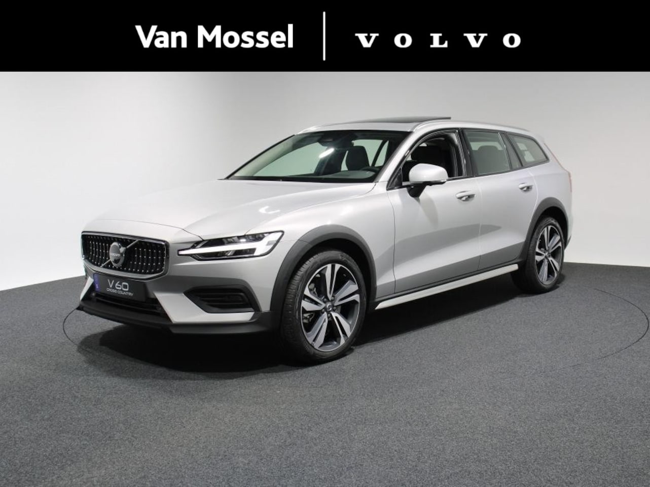 Volvo V60 Cross Country - 2.0 B5 AWD Plus | Panoramisch schuif/kanteldak | Navigatie | Camera | Leder - AutoWereld.nl