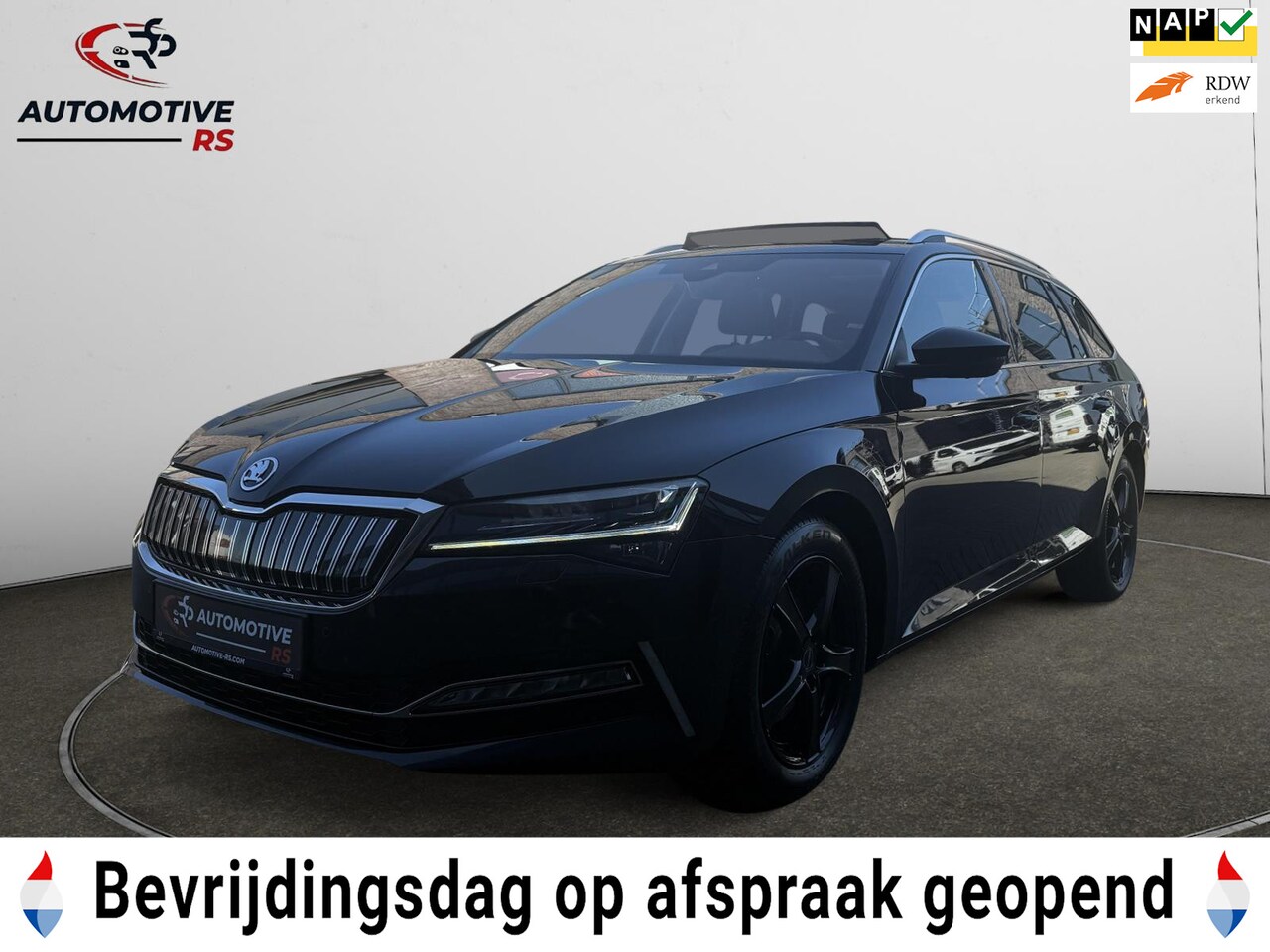 Skoda Superb Combi - 1.4 TSI Plug-in Hybride Trekhaak | Pano Dak | Lederen Interieur | Camera | Sfeerverlichtin - AutoWereld.nl