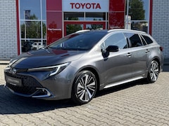 Toyota Corolla Touring Sports - 1.8 HYBRID 140 DYNAMIC NL-AUTO NIEUW EN DIRECT LEVERBAAR APPLE/ANDROID 17"LM-VELGEN PRIVAC