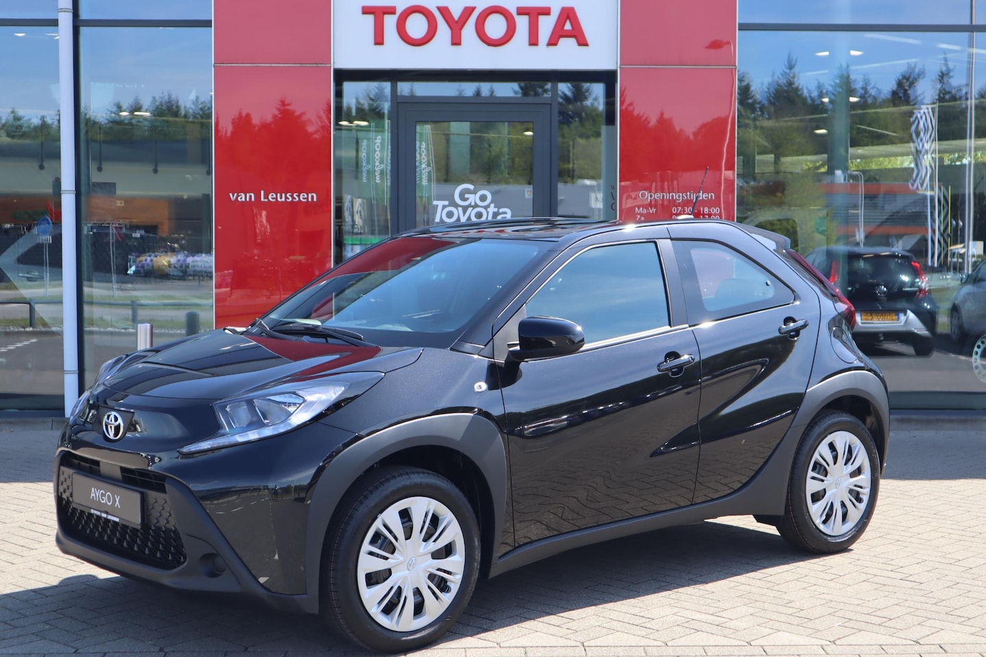 Toyota Aygo X - PLAY AUTOMAAT NIEUW DIRECT LEVERBAAR! AD-CRUISE AIRCO APPLE/ANDROID CAMERA BLUETOOTH HOGE - AutoWereld.nl