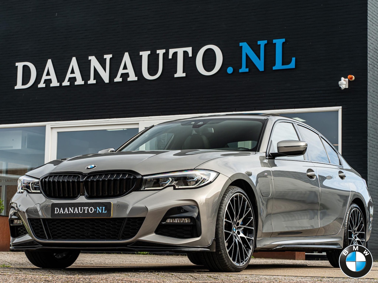 BMW 3-serie - 330e M Sport M Performance S-Dak Laser LED 20" Individ lak - AutoWereld.nl