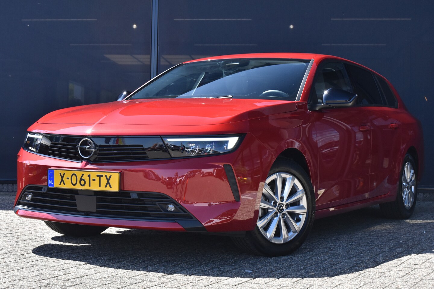Opel Astra Sports Tourer - Opel 1.2 Level 2 | Navigatie By App | Parkeersensoren | Cruise Control | Draadloos Apple C - AutoWereld.nl