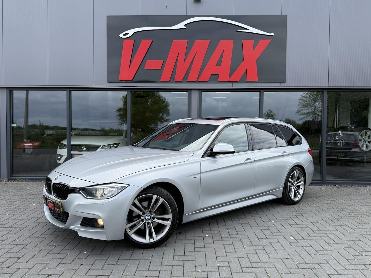BMW 3-serie Touring - 320i AUT M-Sport Stoelvw Pano NaviProf Trekhaak - AutoWereld.nl