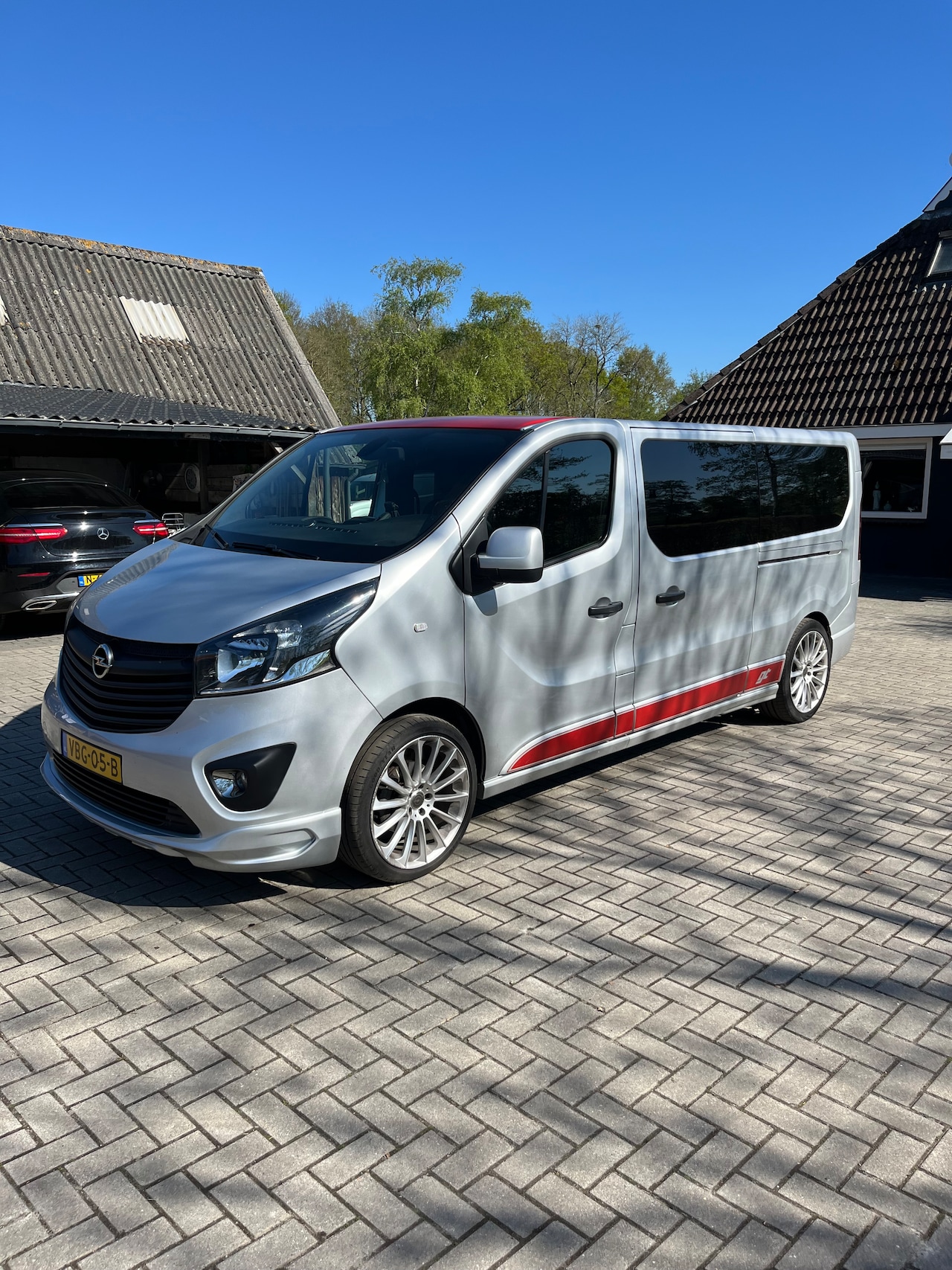 Opel Vivaro - 1.6 CDTI L2H1 DC Irmscher EcoFlex - AutoWereld.nl
