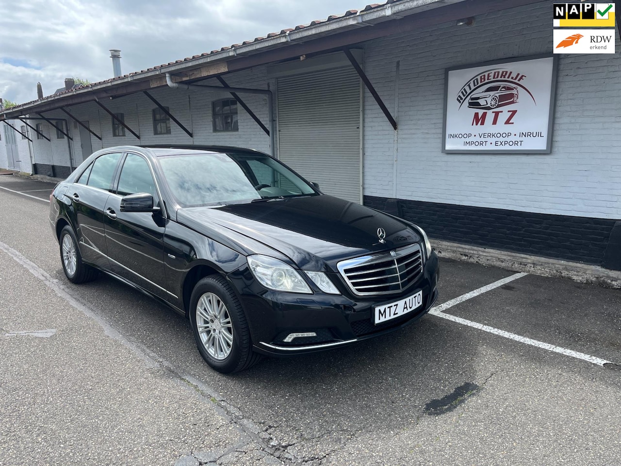 Mercedes-Benz E-klasse - 350 CGI Elegance DEALER OH / Veel Opties - AutoWereld.nl