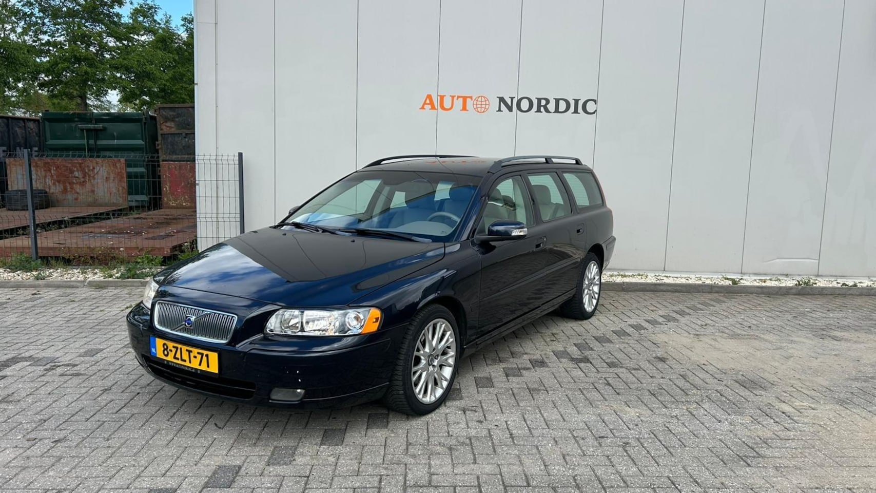 Volvo V70 - 2.4 D5 Momentum 2.4 D5 Momentum - AutoWereld.nl