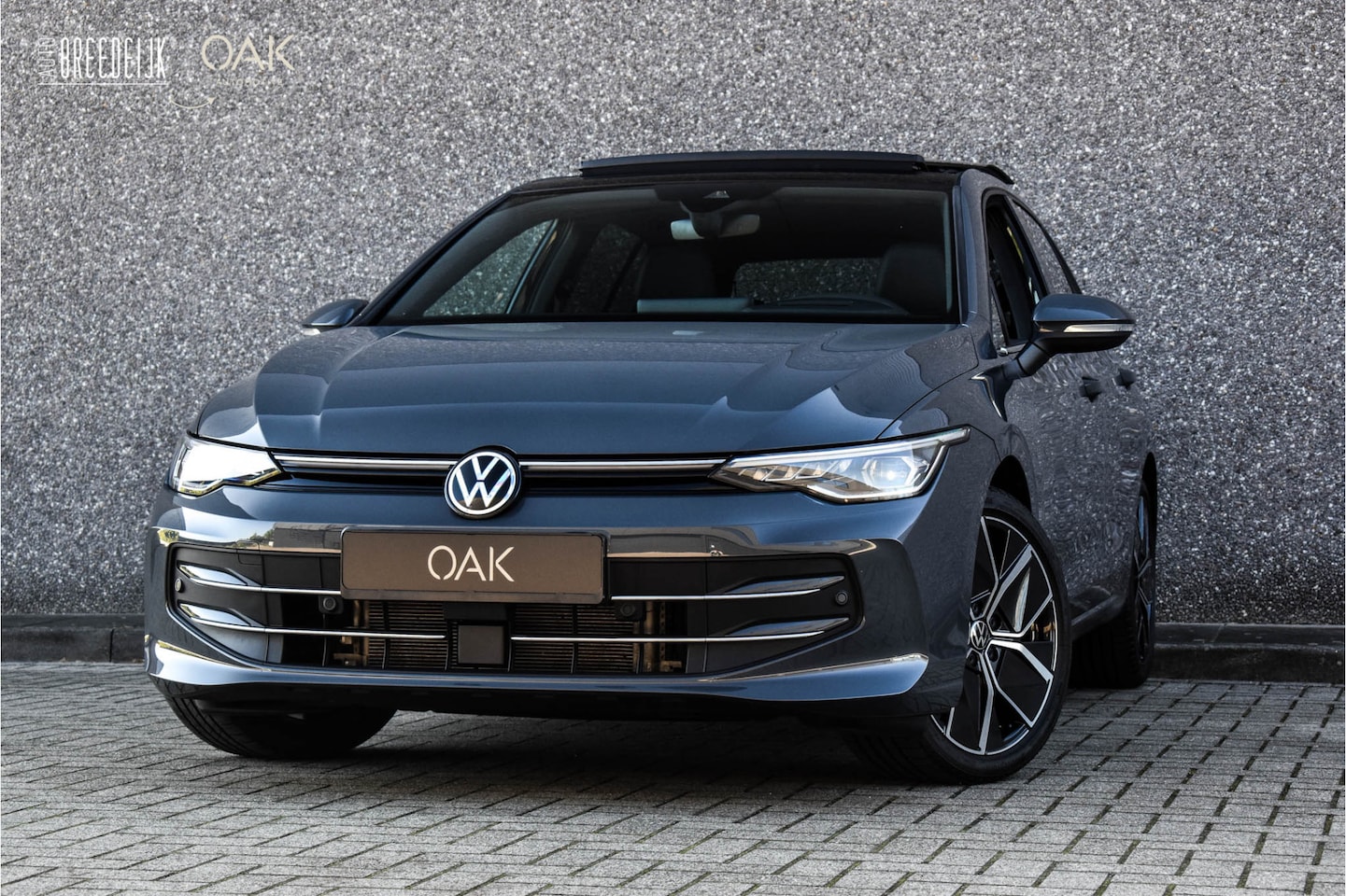 Volkswagen Golf - 1.5 eTSI R-Line Edition | Panorama | Head-Up | Camera | 18"LM | Facelift - AutoWereld.nl