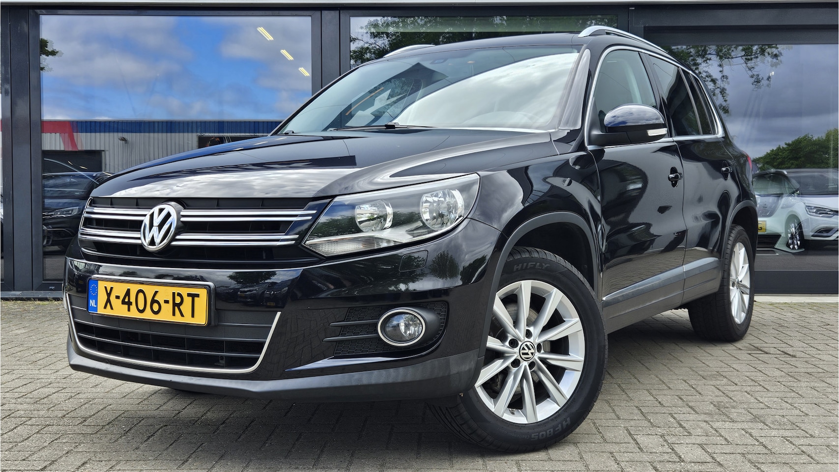 Volkswagen Tiguan - 2.0 TSI Sport&Style 4Motion + PANO DAK + ALCANTARA + KLIMA + LM VELGEN - AutoWereld.nl