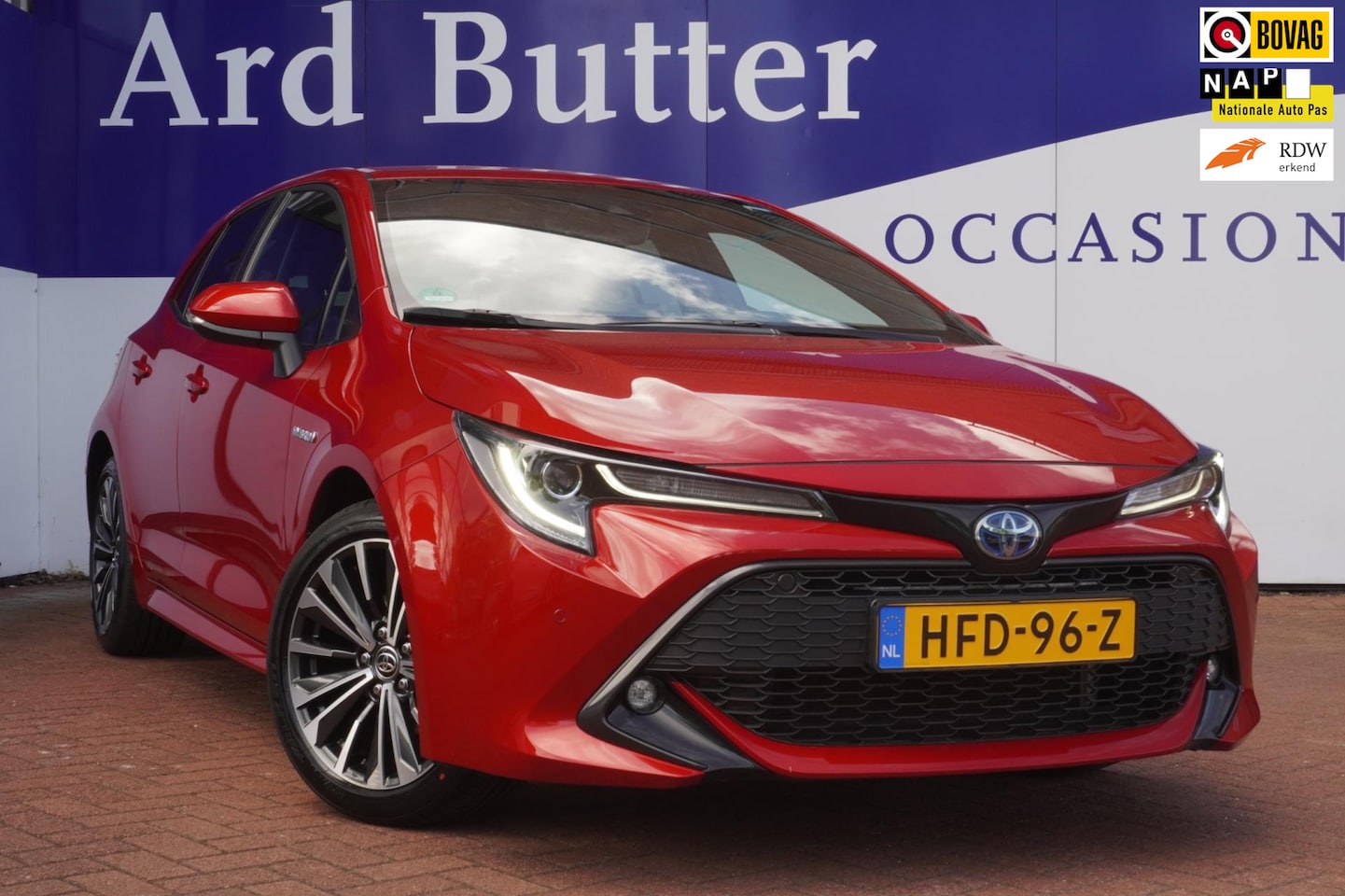 Toyota Corolla - 1.8 Hybrid Dynamic+led+navigatie+camera+stoel&stuur-verw+parkeer-assistent+afneem-trekhaak - AutoWereld.nl