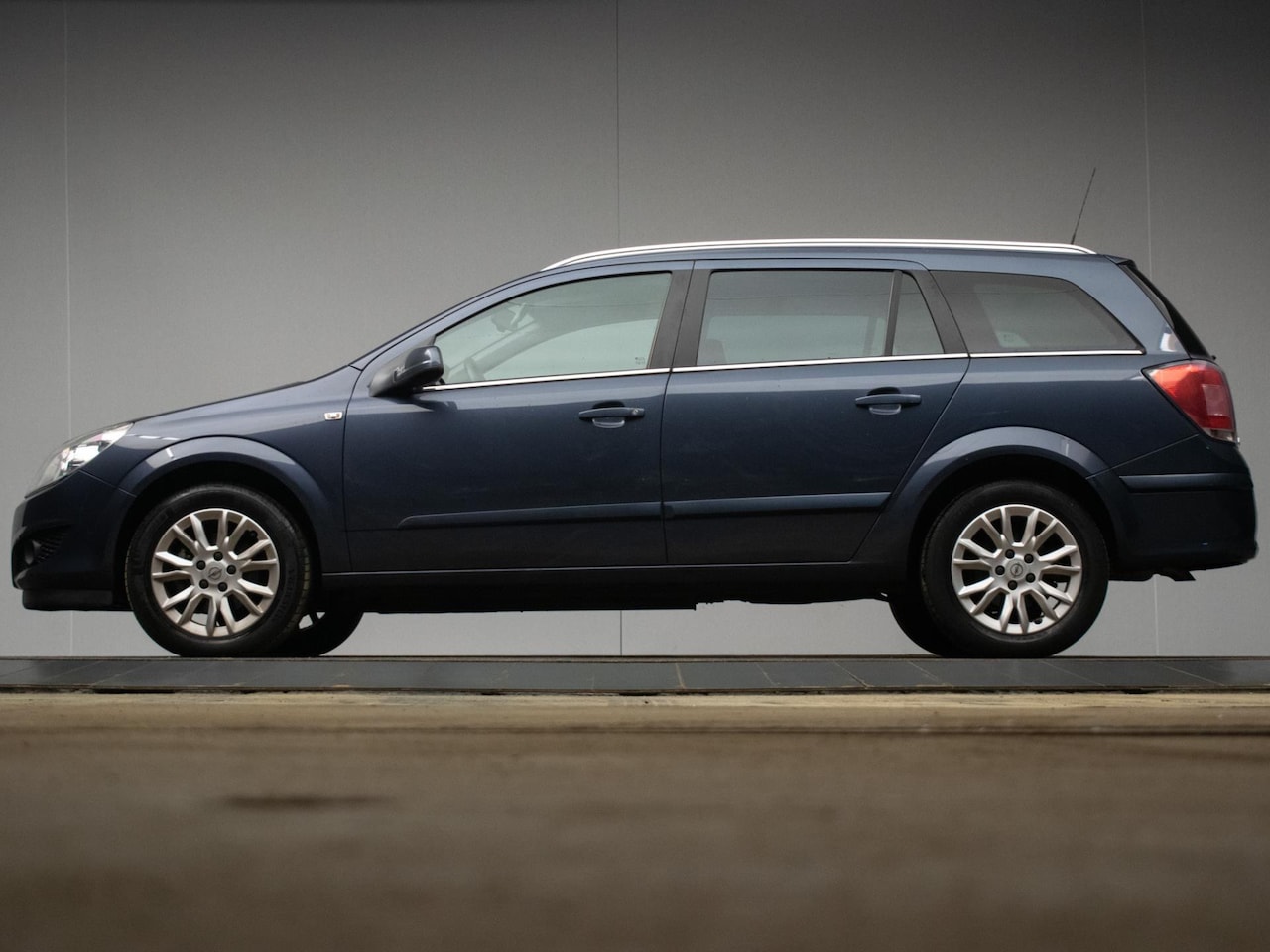 Opel Astra Wagon - 1.6 Cosmo Sport (NAVI,SPORTSTOELEN,AIRCO,CRUISE,HALF LEDER,LED,LM VELGEN,NIEUWE APK,NETTES - AutoWereld.nl