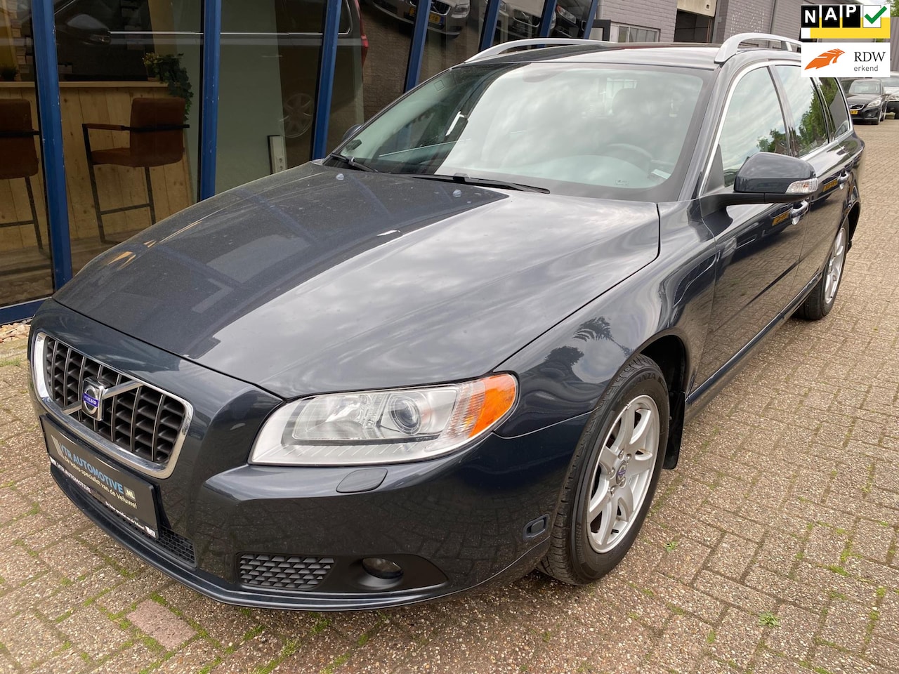 Volvo V70 - 2.5FT Summum Automaat LEER / XENON / BLUETOOTH - AutoWereld.nl