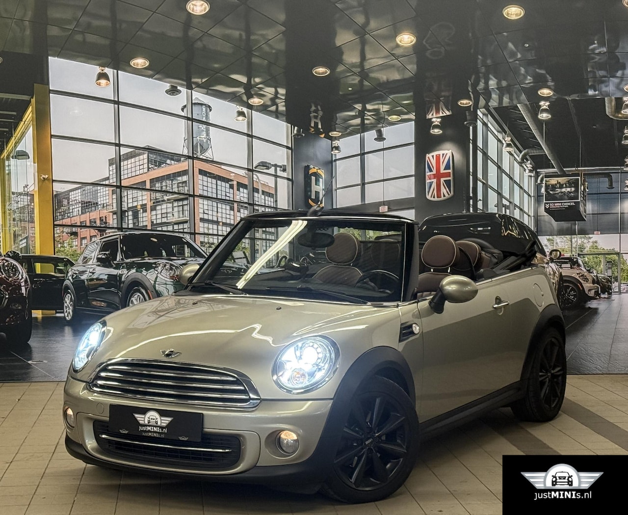 MINI Cabrio - automaat Chili leder xenon navigatie - AutoWereld.nl