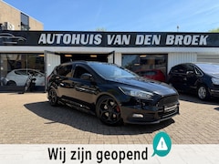 Ford Focus Wagon - 2.0 ST 250Pk Navi Cruise Climate Ctr Camera DAB Xenon Leer Elek Pakket Nw Apk