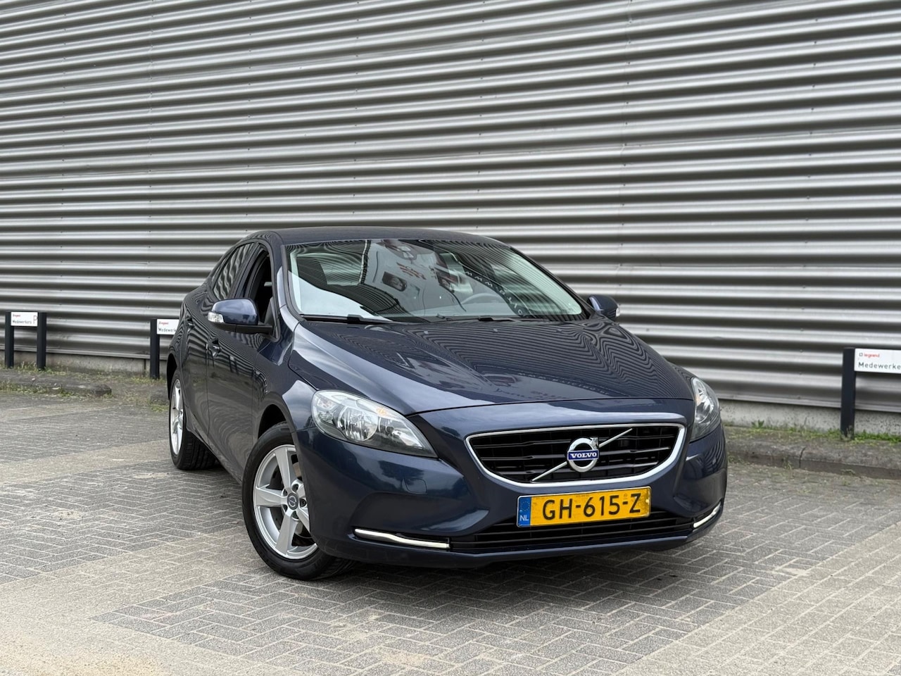 Volvo V40 - 1.6 T2 Momentum (bj 2015) ECC|PDC|NAVI|LED - AutoWereld.nl