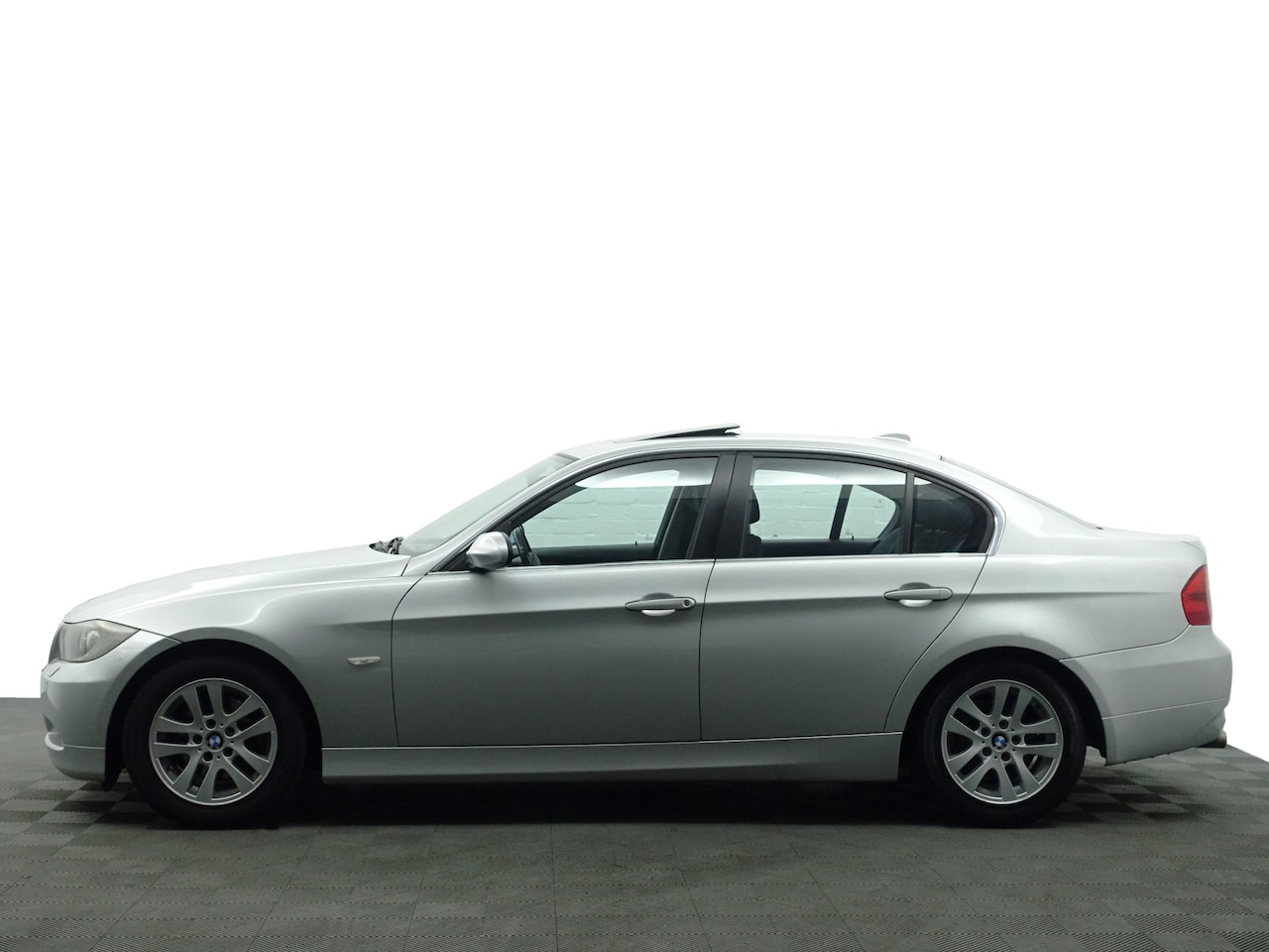 BMW 3-serie - 325i High Executive 218pk AUTOMAAT Schuifdak Leer Xenon - AutoWereld.nl