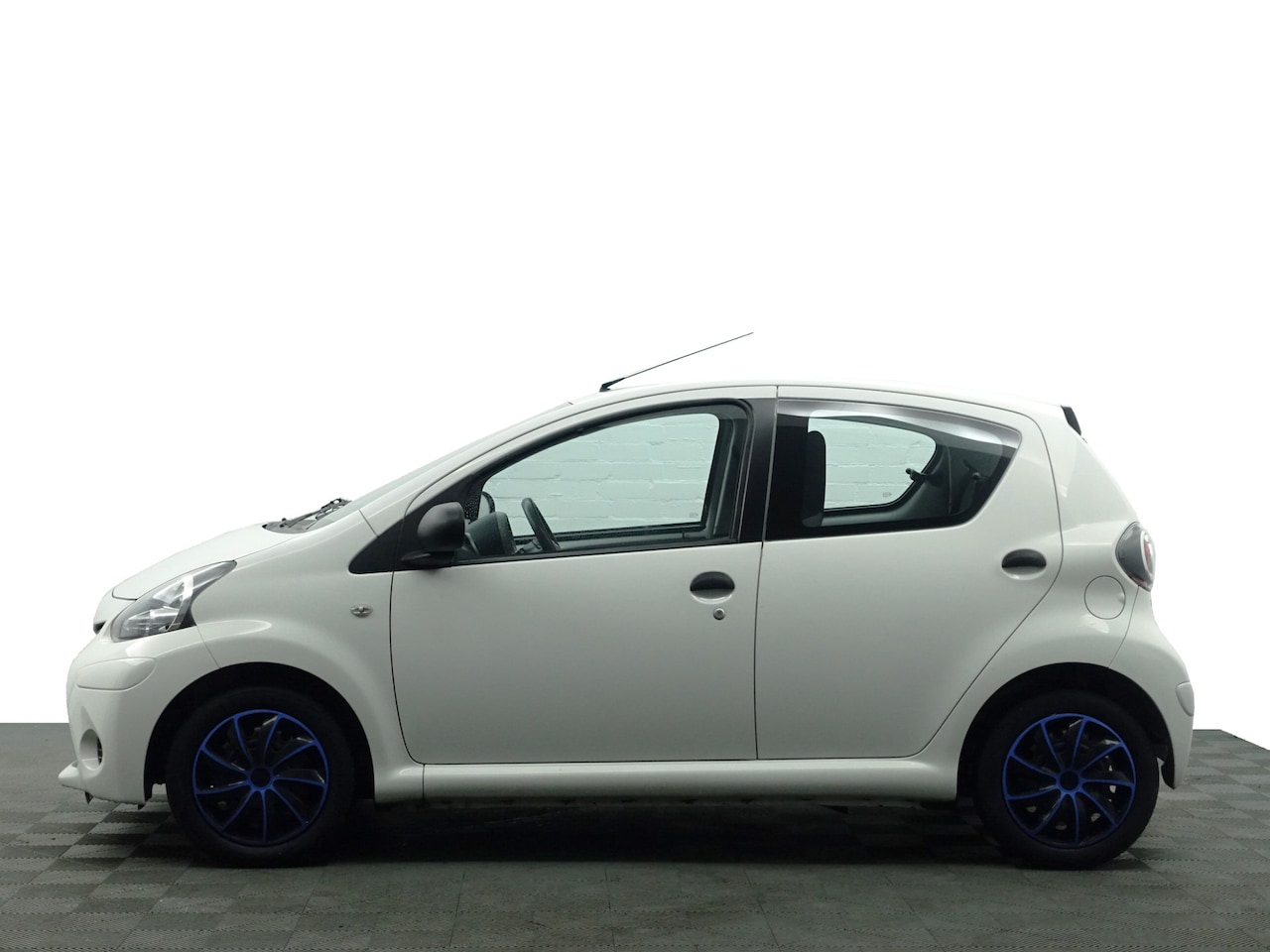 Toyota Aygo - 1.0 VVT-i 5deurs Airco sportvelgen dealeronderhouden - AutoWereld.nl
